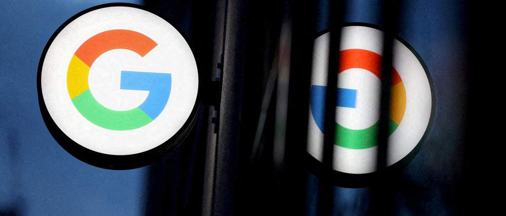 Das Google-Logo an einem Store in Manhattan.