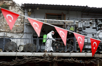 Coronavirus in der Türkei: Ein Arbeiter desinfiziert einen Teil des Großen Bazars in Istanbul.