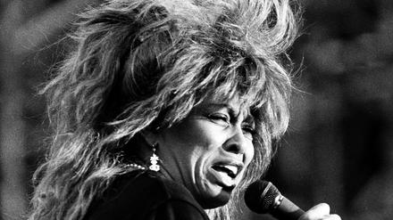 Tina Turner 1987 bei einem Konzert in Hamburg. 