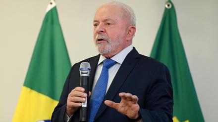 Brasiliens Präsident Lula im Januar 2023 bei einem Treffen mit Parlamentariern. 