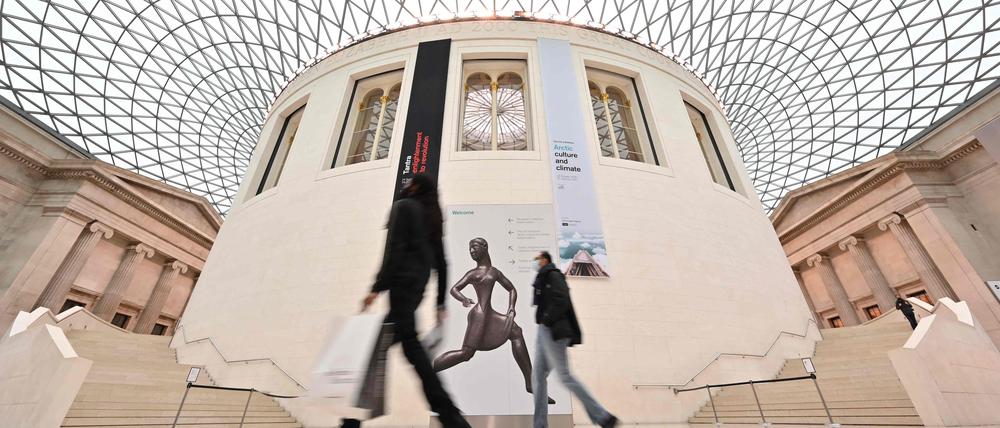 Heilloses Chaos jenseits der heiligen Hallen. Besucher nach der Wiedereröffnung des British Museum im Dezember 2020. 