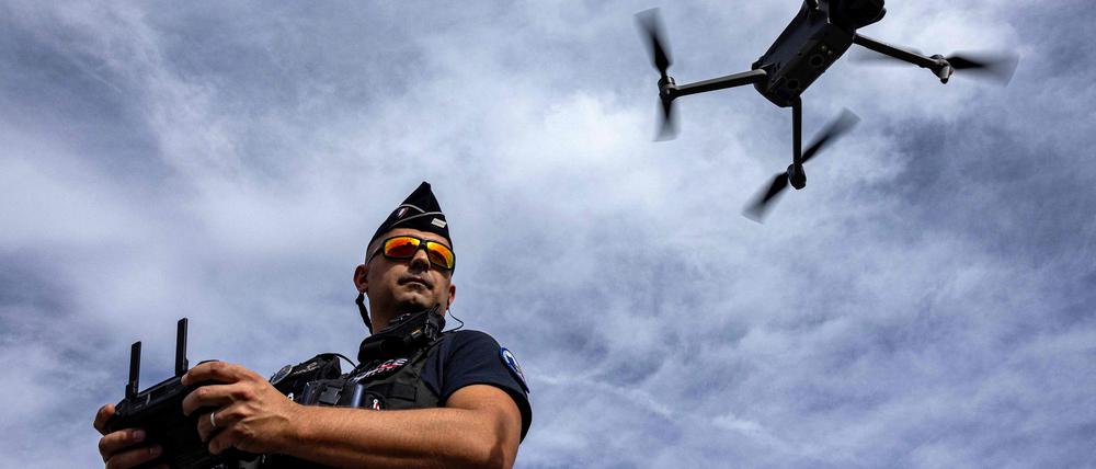 Übung mit Drohnen: Sie werden bei den Olympischen Sommerspielen 2024 verstärkt zur Sicherheit eingesetzt.