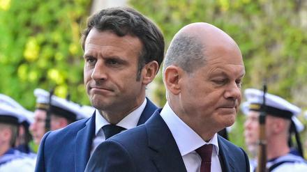 Über Kreuz. Frankreichs Staatschef Macron (links) und Kanzler Scholz haben beim Verbrenner-Aus und der Kernkraft unterschiedliche Ansichten.