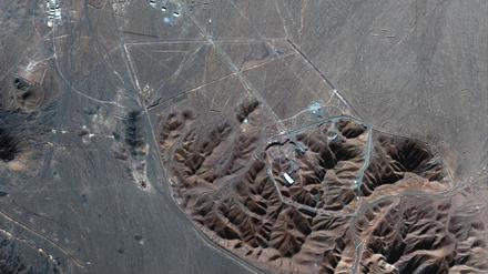 Das Satellitenbild von Maxar Technologies zeigt die Atomanlage Fordo im Iran.