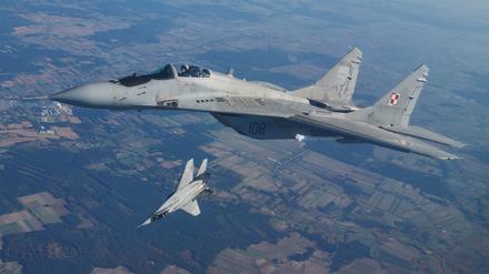 Die polnische Luftwaffe verfüge derzeit über etwa ein Dutzend MiG-29, die Anfang der 90er Jahre aus den Beständen der DDR übernommen worden seien, sagte Präsident Duda.