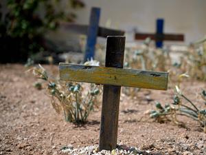 Auf einem Friedhof auf der italienischen Insel Lampedusa sind die Opfer von Schiffsunglücken begraben. 
