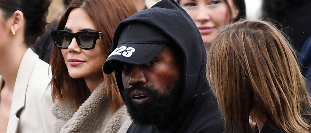 Kanye West soll Adidas-Angestellten unter anderem pornografische Videos und Fotos gezeigt haben (Archivbild).