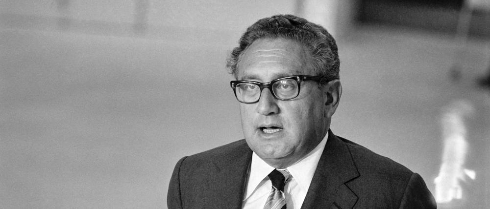 Henry Kissinger, hier 1976 bei einem Besuch in Frankreich, ist im Alter von 100 Jahren gestorben.