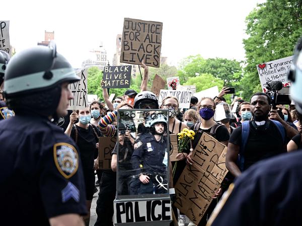 Ein „Black Lives Matter“-Protest am 2. Juni 2020 am Washington Square in New York. 