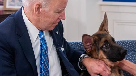 US-Präsident Joe Biden mit seinem Hund Commander