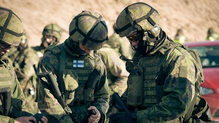 Finnische Reservisten bei einer Militärübung.