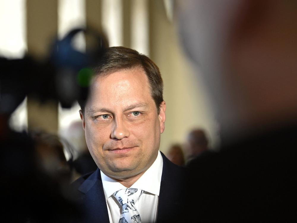 Finnlands Ministerpräsident zu Besuch in Berlin Petteri Orpos Flirt