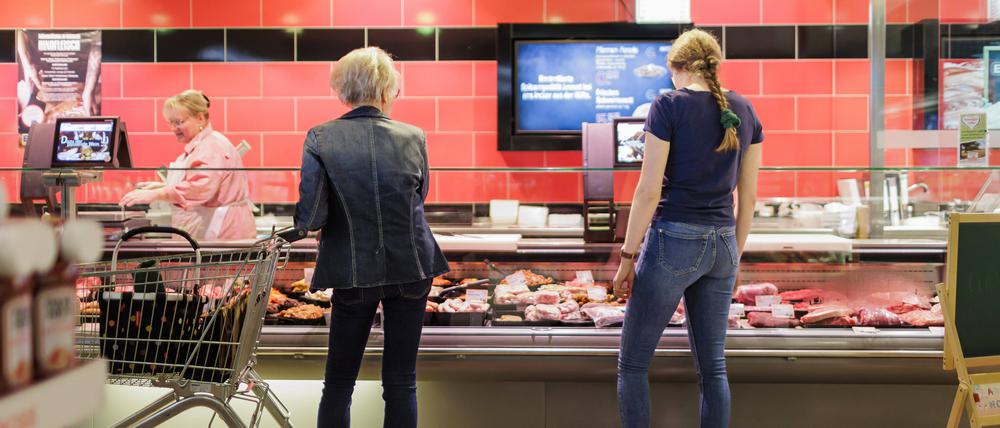 Darf’s ein bisschen mehr sein? Experten haben einen Aufschlag von 40 Cent pro Kilo Fleisch und Wurstwaren vorgeschlagen. 