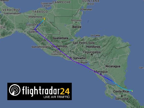 Der Screenshot zeigt die Route des Flugzeuges auf dem Weg von Mexiko nach Puerto Limón an der Karibikküste von Costa Rica. 