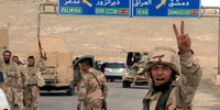 Dieses Foto soll syrische Soldaten zeigen, die auf Palmyra vorrücken.
