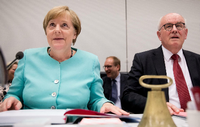 Bundeskanzlerin Angela Merkel und Fraktionschef Volker Kauder am Dienstag bei der CDU/CSU-Fraktionssitzung.