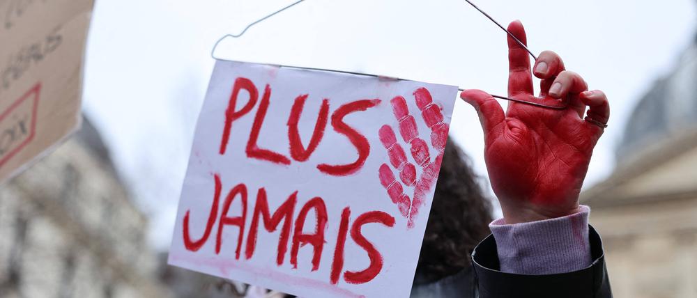 Frankreich, Befürworter des Rechts auf Abtreibung demonstrieren in Paris.