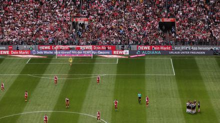 Rekordkulisse in Köln. Dem FC half es aber sportlich nicht.