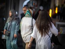 Ob am Steuer oder auf Instragram: Iran geht wieder verschärft gegen Kopftuchverstöße vor