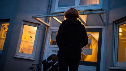 In Deutschland fehlt es an Plätzen in Frauenhäusern, der Ausbau geht nur langsam voran.