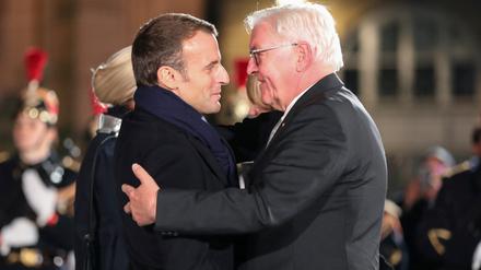 Damals in Frankreich, bald in Deutschland. Auf Einladung des Bundespräsidenten kommt Macron im Juli nach Berlin. Er würdige damit im 60. Jahr des Bestehens des Élysée-Vertrages „die enge Freundschaft unserer beiden Länder“.