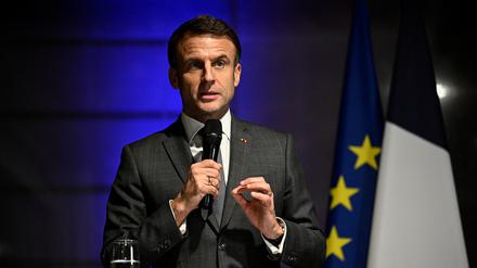 „Es gibt Dinge, die mich nicht vor Freude springen lassen“, sagte Emmanuel Macron über das Gesetz.