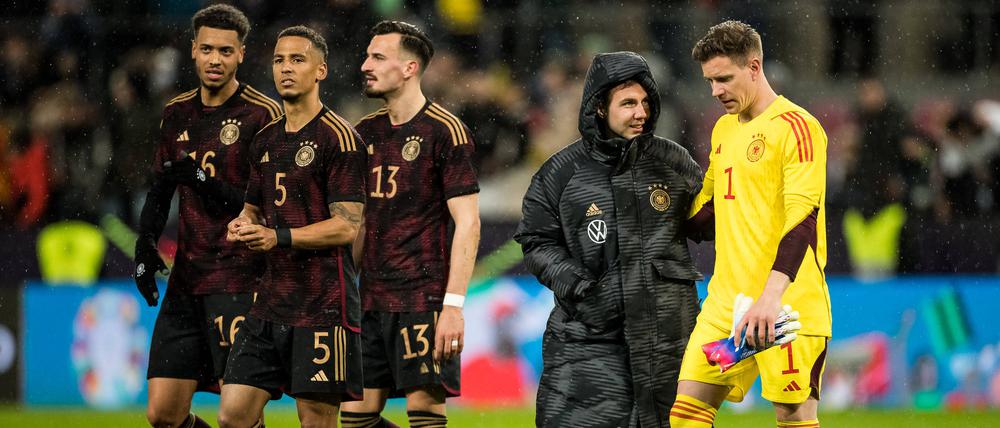 Fragende Gesichter. Die deutschen Nationalspieler nach der Niederlage gegen Belgien.