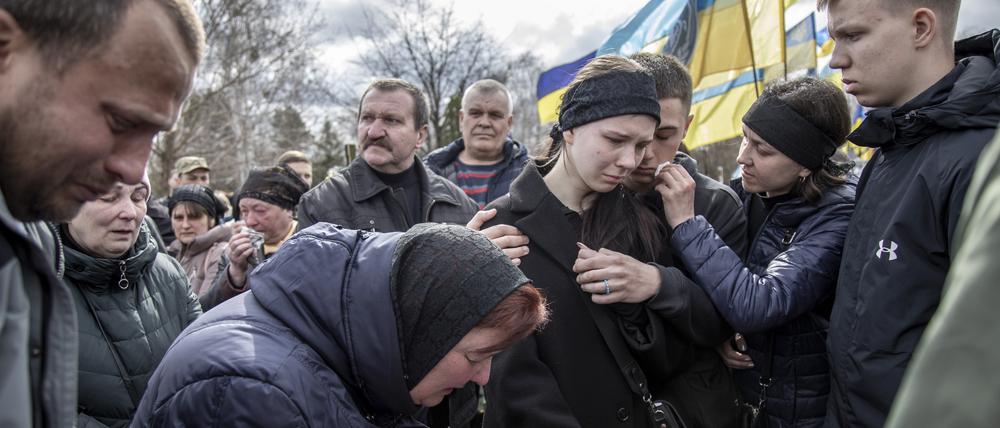 Trauernde in Kiew 
