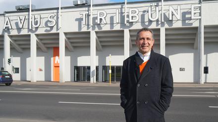Für die Berliner Avus-Tribüne sucht der Eigentümer Hamid Djadda einen neuen Mieter.