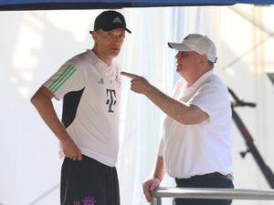Uli Hoeneß hat die gerade erst wieder eingekehrte Ruhe beim FC Bayern empfindlich gestört und Thomas Tuchel verärgert.