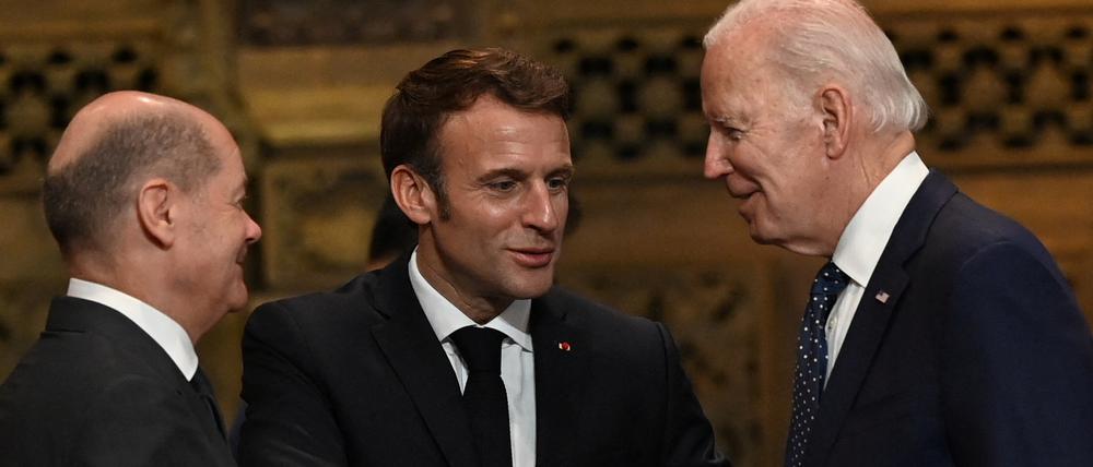 Bundeskanzler Olaf Scholz, Frankreichs Präsident Emmanuel Macron und US-Präsident Joe Biden am 15. November 2022 beim G-20-Gipfel auf Bali. Foto: Prasetyo Utomo/G20 Media Center, Handout via Reuters. 