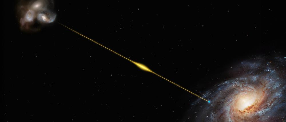 In dieser künstlerischen Darstellung sind drei creme- und rosafarbene Galaxien in der oberen linken Ecke durcheinander gewürfelt. Von dieser Gruppe zeigt ein leuchtend gelber Streifen nach rechts unten, wo er sich mit einem Punkt auf einem Spiralarm der Milchstraße kreuzt. Die Milchstraße mit ihrem strahlend weißen Zentrum und den blau-violetten Spiralarmen hebt sich von dem schwarzen Hintergrund ab, der schwach mit fernen Galaxien gesprenkelt ist.