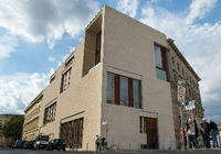 Das Galeriehaus Bastian. Die Stiftung Preußischer Kulturbesitz will in dem futuristischen Gebäude gegenüber der Museumsinsel ein Zentrum für kulturelle Bildung und Vermittlung eröffnen.