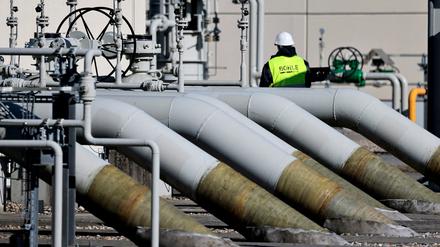 Dieses Bild zeigt die Gasleitungen der Pipeline „Nord Stream 1“ in Lubmin.