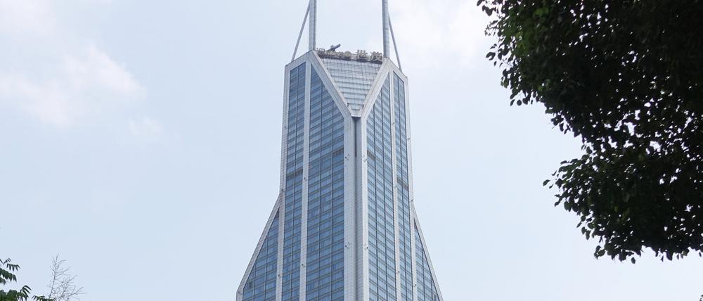 Das Shimao International Plaza, ein Gebäude, das der Entwickler Shimao Group 2004 anfing zu bauen, steht in der chinesischen Metropole Shanghai. Der chinesische Immobilienkonzern muss sich in Hongkong gegen einen Antrag auf Abwicklung wehren. 