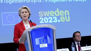 Ursula von der Leyen, Präsidentin der Europäischen Kommission, spricht auf der internationalen Geberkonferenz für die Türkei und Syrien.