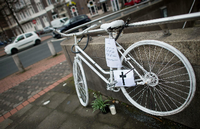Stiller Protest. Seit mehreren Jahren stellt der ADFC für jeden getöteten Radfahrer ein "Geisterrad" auf.