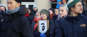 Mehr als 150 Menschen gedachten in Potsdam der Opfer des rassistischen Anschlags 2020 in Hanau.