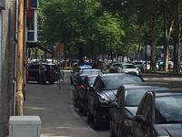 Blick auf die Straße in Lüttich, in der bei einer Geiselnahme Schüsse gefallen sind.
