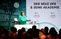 Angela Merkel kam am Donnerstag zur Grundsteinlegung der DFB-Akademie nach Frankfurt.
