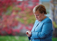 Die Zeit läuft. Angela Merkel wartet auf Staatsgäste.