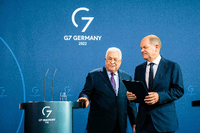 Palästinenserpräsident Mahmud Abbas (l.) traf Bundeskanzler Olaf Scholz.