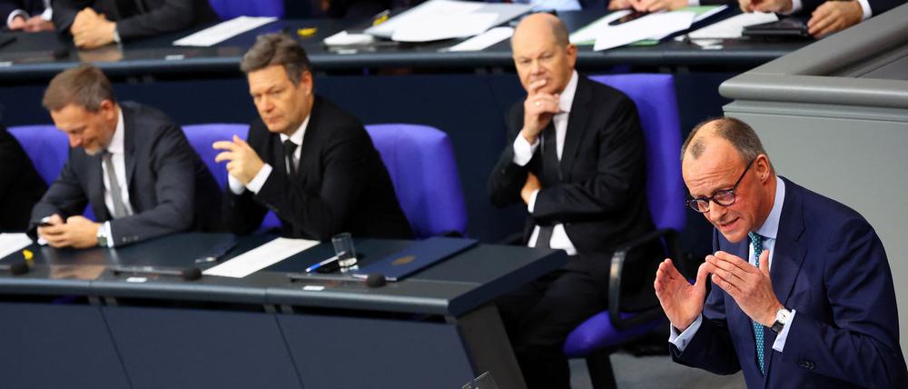 Friedrich Merz ist am Mittwoch vor allem zu Beginn der Generaldebatte im Bundestag sehr staatsmännisch aufgetreten – dann kam der Kanzler.