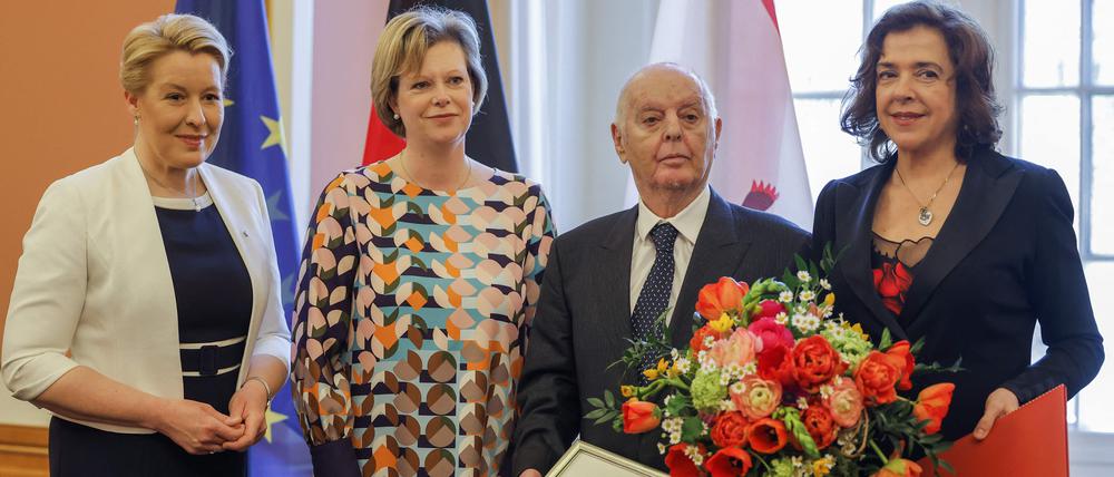 Verleihung der Ehrenbürgerwürde an Daniel Barenboim durch die Regierende Bürgermeisterin Franziska Giffey am 21. 4. 2023