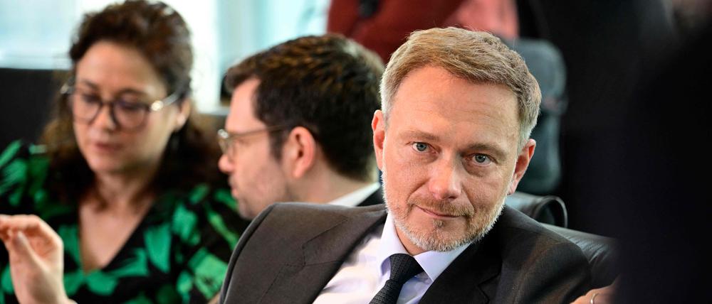 German Finance Minister Christian Lindner (R) waits for the start of the weekly meeting of the German cabinet on March 29, 2023 at the Chancellery in Berlin. (Photo by Tobias SCHWARZ / AFP)