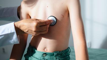 Können Kinder, die eine Corona-Infektion durchgestanden haben oder über Long-Covid-Symptome berichten, eine Lungenfunktionsstörung entwickeln? 
