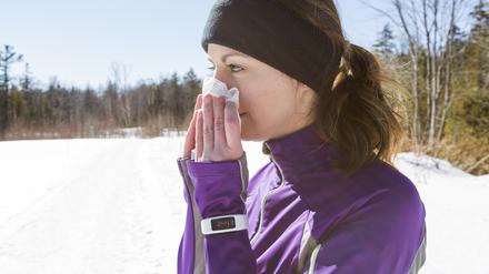 Wer Erkältungssymptome zeigt, sollte besser keinen Sport treiben.