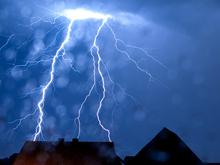 Zehn teils schwer Verletzte: Blitz schlägt bei Dresdner Elbwiesen ein