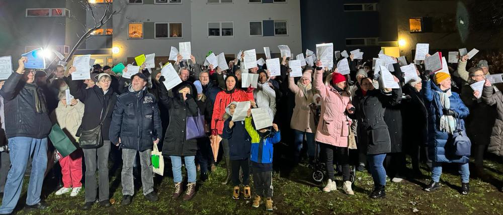 Die Mieter im Quartier Tegel-Süd protestieren mit ihren Abrechnungen gegen hohe und für sie undurchsichtige Nachzahlungsaufforderungen.