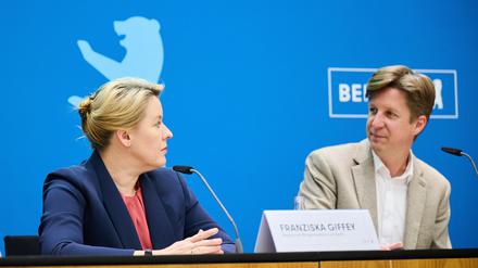 Die Regierende Bürgermeisterin Franziska Giffey (SPD) und Finanzsenator Daniel Wesener (Grüne). 
